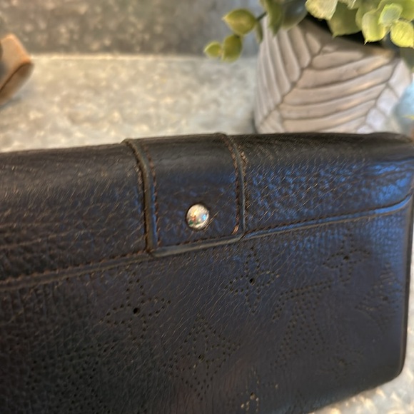 Louis Vuitton Mahina Wallet - Picture 13 of 16